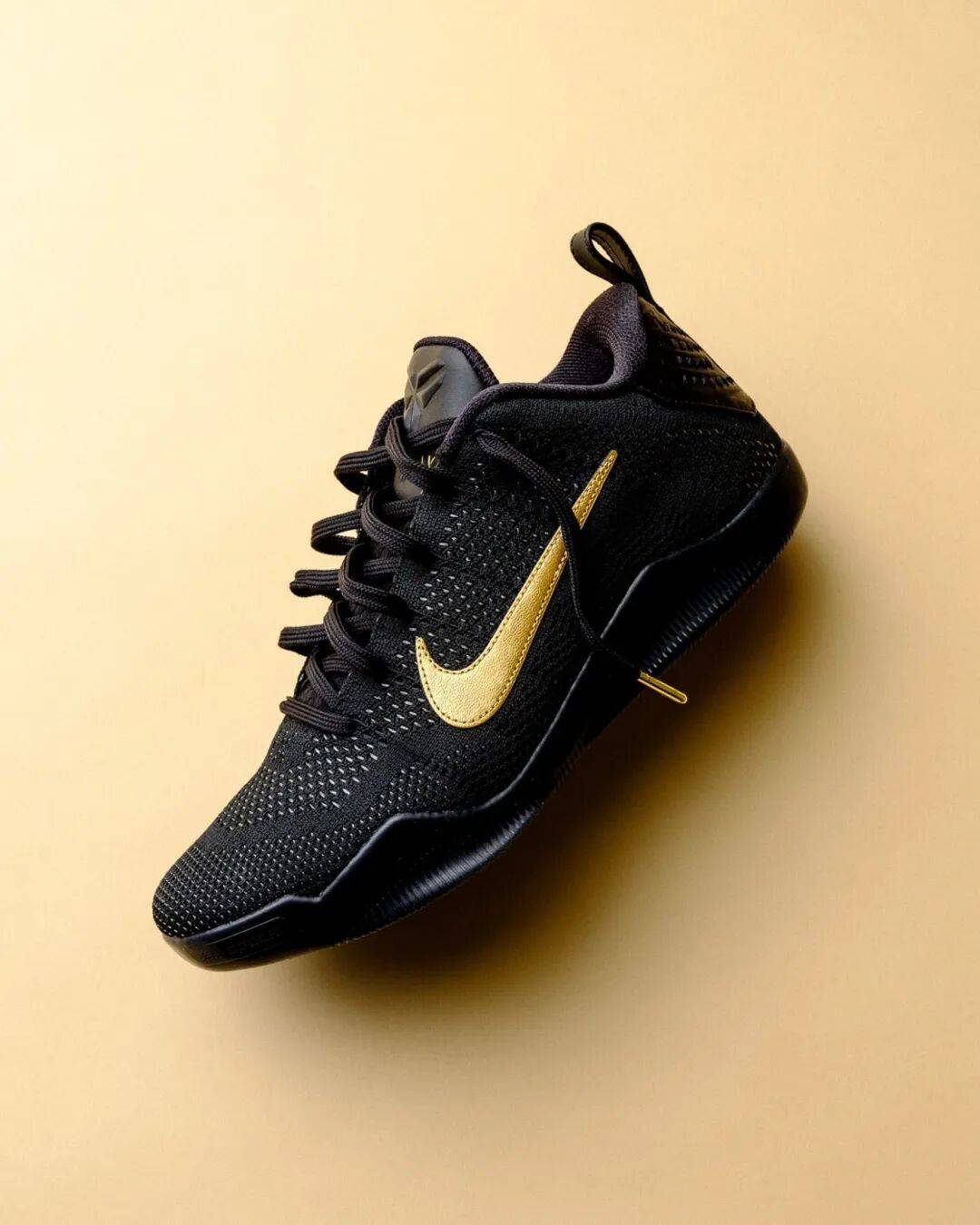 今天两双「黑金 Kobe 11」发售，你中了吗？