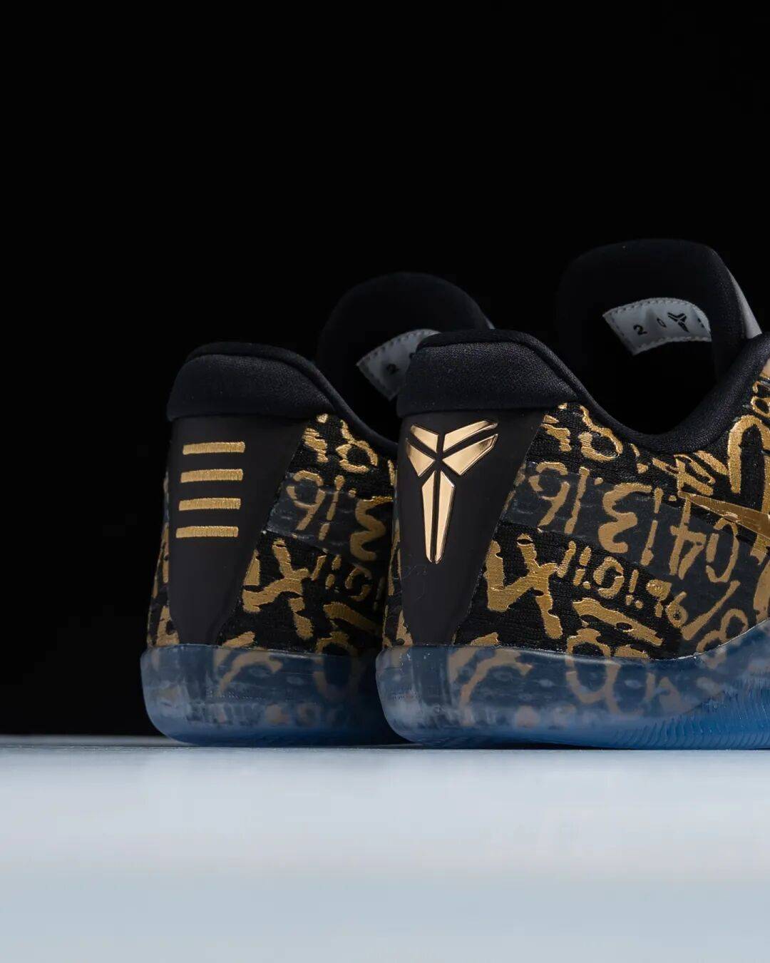 今天两双「黑金 Kobe 11」发售，你中了吗？